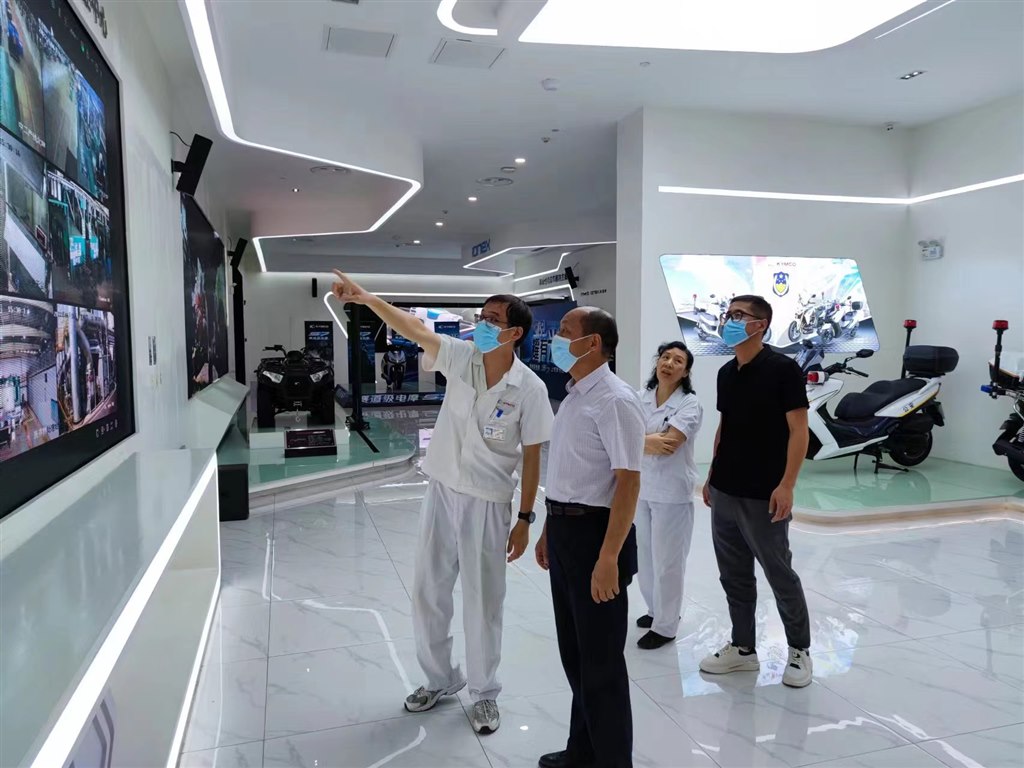 2孫利兵校長(zhǎng)一行參觀常州光陽(yáng)摩托車有限公司.jpg