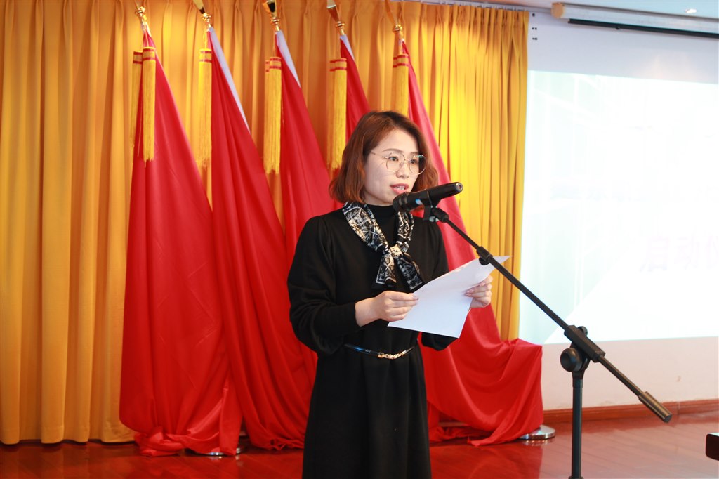 6科技節(jié)指導教師代表吳靜斐發(fā)言.JPG