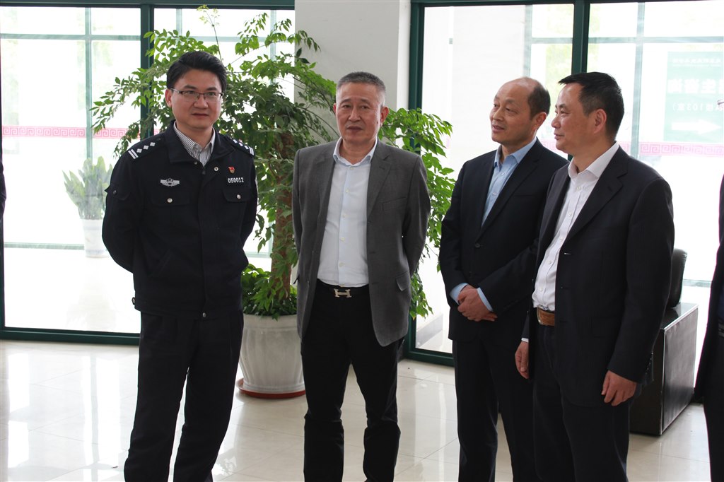 1常州市公安局黨委委員、政治部主任汪勤永親臨現(xiàn)場指導工作.JPG