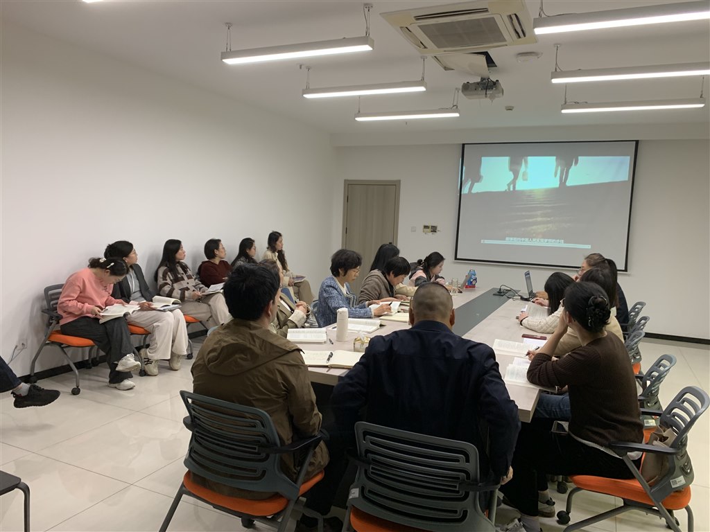 建東馬院和常州機電學院德法、毛中特教研室老師集體備課現(xiàn)場.jpg