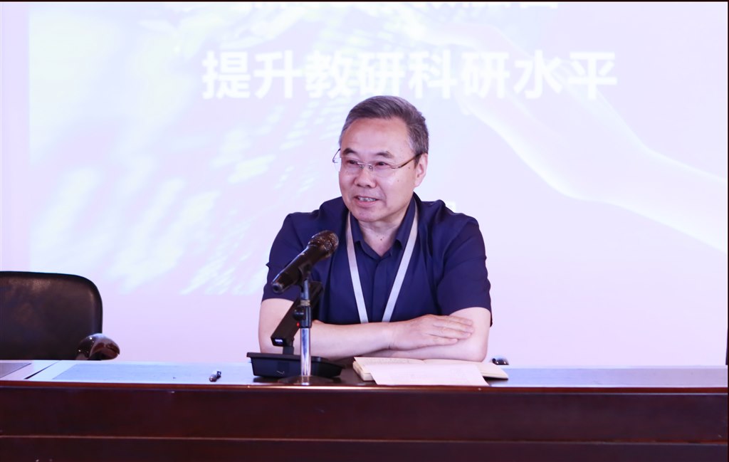 張濤副校長.jpg