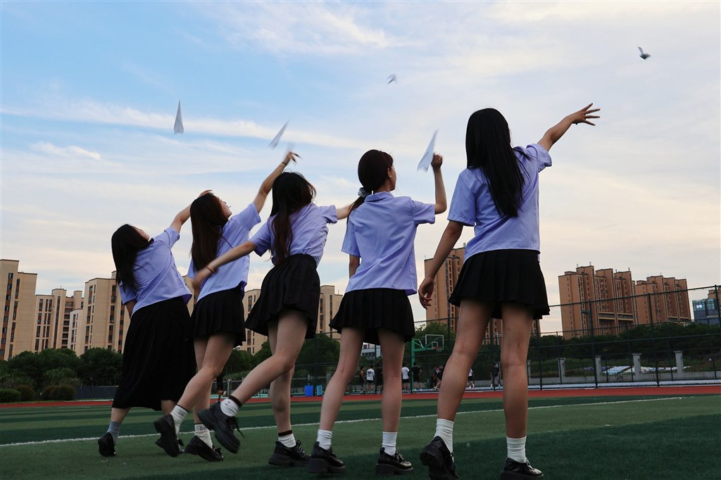 學(xué)生9.JPG