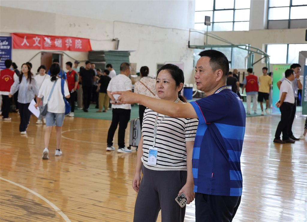 校領導王志平、桑莉琳.JPG