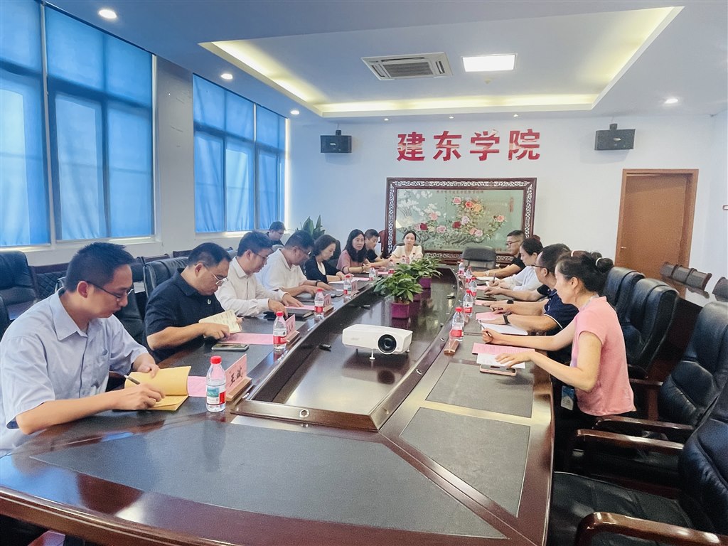 1校企合作專題調研會議現(xiàn)場.jpg